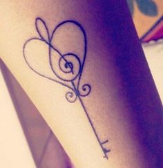 a tattoo on the leg of a woman with a heart and arrow in it's center