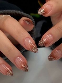 Nails For A Brown Dress, Gel Nails For Engagement, Nails For Brown Outfit, Brown Engagement Nails, Dip And Tip Nails Almond, Brown Nail Art Designs Glitter, Nail Art Design For Engagement, Nail Art Simple Elegant Natural Brown, Brown And Gold Ombre Nails