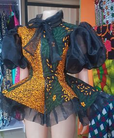 Ankara Top Designs, African Blouses, African Print Tops, African Dresses Modern, African Wear Dresses, African Print Dress Designs, African Lace Dresses, African Fashion Traditional, African Fashion Ankara