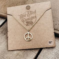 Brass Peace Sign Bohemian Necklace - Gypsy Hippie Woodstock Style. This necklace is dainty and so cute.16" brass chain length with lobster clasp closure. Woodstock Style, Boho Hoop Earrings, Concrete Jewelry, Shed Design, Fort Wayne, Bohemian Necklace, Antique Earrings, Hippie Bohemian, Light Weight Earrings