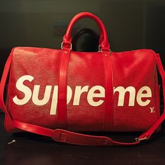 Supreme Luis Vuitton Keepall Bandouliere Black Tarp, Black Duffle Bag, Luxury Backpack, Supreme Bag, Red Camo, Side Bags, Vuitton Bag, Red Fashion, Duffel Bag