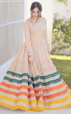 Designer Gown, Frock Fashion, Long Frock, Pakistani Dresses Casual, Pakistani Fashion Party Wear, Long Dress Design, Beautiful Pakistani Dresses, Salwar Kamiz, Indian Gowns Dresses