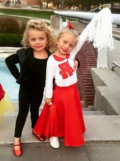 Costumes For Sisters, Halloween Costumes For Sisters, Grease Halloween Costumes, Sister Halloween Costumes, Sibling Halloween Costumes, Twin Costumes, Halloween Costume Toddler Girl, Twin Halloween, Twin Halloween Costumes