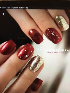 Christmas Nail Red And Gold, Red Nails With Gold Stripe, Christmas Nails Burgundy And Gold, Red Christmas Nails With Glitter, Red And Gold Acrylics, Christmas Fingernail Designs, Christmas Cateye Nail, Holiday Nails Red And Gold, Christmas Nail Designs Square