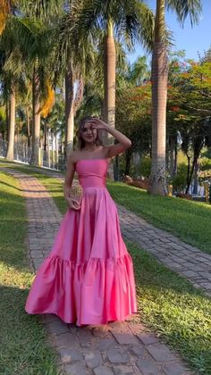 Forma Dresses, Pink Dress Outfit Party, Pink Long Prom Dress, Birthday Gowns, Pink Floor, Prom Inspo, Looks Party