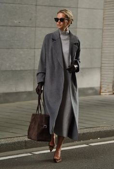 Technology Fashion, Celebrity Lifestyle, Elegant Bags, Special Occasion Outfits, Dresses Elegant, Bag Trends, Casual Winter Outfits, Winter Casual, Winter Dresses