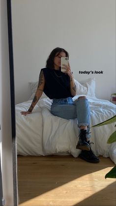 Outfits To Watch A Play, Edgy Fits Grunge, Amsterdam Party Outfit, Tattoo Women Outfit, Tomboy Work Outfit Summer, Wedding Bartender Outfit Women, Edgy Business Casual Outfits Summer, Outfit For Getting A Tattoo, Edgy Vibes Aesthetic