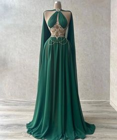 Varboo_Elsa Emerd Green Chiffon Dubai Evening Dress with Cape Sleeves Crystal Beaded Lilac Arabic Purple Quince, Dresses Quince, Dresses Purple, Royal Dresses, Gowns Prom, Prom Dress Inspiration, Fantasy Gowns