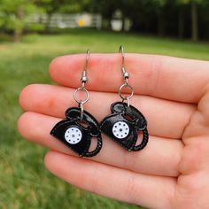 Pair of Old School Telephone Dangle Earrings - choose from black or white! * Lightweight * Nickel Free and Hypoallergenic * Handmade * Super cute and trendy Old School Telephone, Phone Earrings, Novelty Earrings, Retro Earrings, Food Earrings, Retro Earring, Ring Ideas, Earrings Unique, Bar Earrings