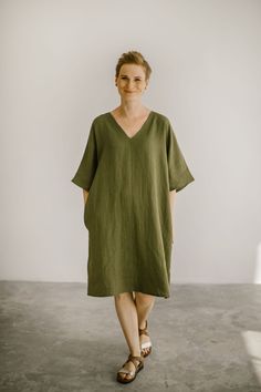 This semi formal linen dress with kimono sleeves looks amazing and can be used for so many occasions! It is just perfect to be worn on a daily basis, for work, for casual wear, or for formal events. Organic linen fabric will make sure your skin breathes and ensures air circulation. You can choose your favorite color of 25 possible variations in the drop down menu! This dress fabric is double washed for extra softness and has natural wrinkles. After washing, just wear it as it is, no ironing is n Formal Linen Dress, Plus Size Linen Dress, Dress With Kimono, Red Linen Dress, Etsy Wishlist, Linen Slip Dress, Kimono Sleeve Dress, Plus Size Linen, Office Women