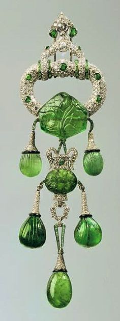 Another look at a Cartier brooch for Marjorie Merriweather Post Marjorie Merriweather Post, Crown Jewels, Emerald Jewelry