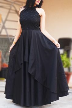 Black Padded Double Flair Embroidered Dress Buy this dress from www.colorauction.com at just rs12999 #blackdress #western #longdress #black #colorauction Frock Designs For Women, Painting Colour, Black Frock, Frock Designs, Gown Party Wear, Black Evening Gown, Lehnga Dress, Flair Dress