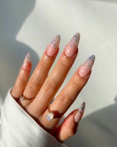 40+ Stunning Graduation Nails Perfect For Your Special Day; sparkle nails! This includes graduation nails acrylic, graduation nails ideas, graduation nails ideas 2023, graduation nails short, graduation nails acrylic almond, graduation nails acrylic short, graduation nails almond & more! This also includes graduation nails acrylic 2023, graduation nail ideas, graduation nail art, graduation nails simple, graduation nails college & more! #graduationnails #graduationnailsacrylic Silver Sparkly Nails, Art To Try, Nail Glitter Powder, Nail Sequins, Aurora Nails, Violet Pastel