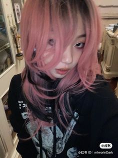 Pink Dyed Hair Ideas, Cool Toned Pink Hair, Two Tone Hair Color Ideas, Two Tone Hair Color, Pink And Black Hair, Two Tone Hair, Hair Color Streaks, Dyed Hair Inspiration, Long Layered Haircuts