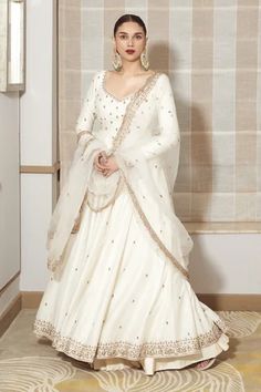 Shop for Jigar Mali Off White Chanderi Embroidered Anarkali Set for Women Online at Aza Fashions Full Anarkali Suits, Chikan Anarkali Suits, Necklines For Anarkali, Full White Anarkali Dress, Elegant Indian Outfits Anarkali, White Suits Designs For Women, Durga Puja Dress Ideas, Elegant Anarkali Suits, Off White Anarkali Dress