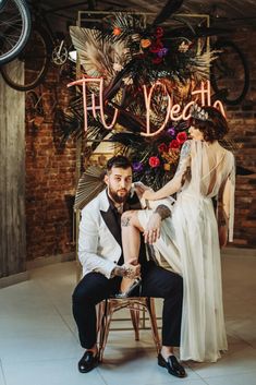 Welding Projects Ideas, Neon Signage, Edgy Wedding, Rock N Roll Wedding, City Elopement, Rock Wedding, Dried Florals, Goth Wedding