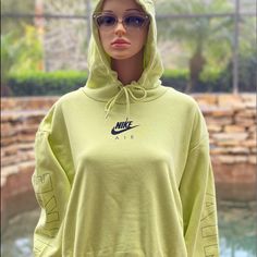 Nike Sportswear Fleece Hoodie Xl Green Nike Cropped Hoodie, Grey Nike Hoodie, Nike Crew Neck, Maroon Hoodie, Tops Nike, Nike Tech Fleece, Nike Sweatshirts, Nike Green, Black Zip Ups