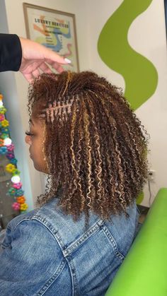 Highlights On Micro Locs, Beginning Microlocs, Styles For Short Microlocs For Women, Microlocs With Highlights, Copper Colored Microlocs, Ombre Microlocs, Micro Locs With Color, Micro Locs Dyed, Small Locks Black Women