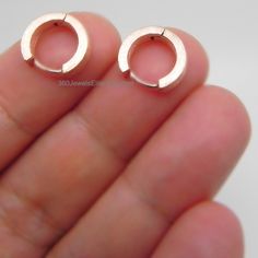 Rose gold plated huggie hoop earrings for men. These hoop earrings are size M. Made from sterling silver and plated in rose gold with a brushed matte finish. SPECIFICATION Base metal: Recyclable fine 925 Sterling Silver Outer layer: 18K rose gold, matte finish Outer Diameter: 12mm (medium hoop size) Inner Diameter: 8mm Ear Post: 20 gauge. We can customize the guage in 14, 16, and 18G for an additional fee. Shop policy https://www.etsy.com/your/shops/360JewelsElite/policies Learn more about our 1 Rose Gold Huggie Cartilage Earrings For Anniversary, Anniversary Rose Gold Huggie Cartilage Earrings, Rose Gold Tarnish Resistant Huggie Earrings, Rose Gold Sterling Silver Huggie Earrings, Hypoallergenic Rose Gold Huggie Earrings, Rose Gold Small Hoop Huggie Earring (single), Anniversary Small Hoop Rose Gold Huggie Earrings, Anniversary Rose Gold Small Hoop Huggie Earrings, Nickel Free Rose Gold Round Huggie Earrings