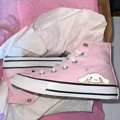 Little Kids Size Brand New In The Box Never Worn Price Firm! Hello Kitty Cardigan, Hello Kitty Boots, Womens White Converse, Converse All Star Pink, Cinnamoroll Hello Kitty, Converse Tennis Shoes, Hello Kitty Cinnamoroll, Girls Tennis Shoes, Sanrio Pink