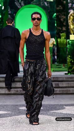 Men Versace Outfit, Model Runway Poses Men, Runway Model Outfits Men, Model Outfits Runway Men, Black Male Models On The Runway, Men Runway 2023, Male Model Runway High Fashion, Mens Catwalk Fashion