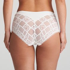 These high-waisted briefs come with smooth, delicate lace at the front and back. Natural is a timeless everyday shade that you can easily combine with all your breezy summer outfits. Delicate Lace Brief Bottoms For Daywear, Feminine Bra Friendly Brief Bottoms, Elegant Seamless Summer Bottoms, Delicate Lace Brief Bottoms For Summer, Feminine Lace Seamless Bottoms, Feminine Seamless Lace Bottoms, Elegant Cream Bottoms With Delicate Lace, Elegant Fitted Brief Shorts, Elegant White Lace Shorts