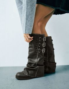 Flat Slouchy Boots, Biker Boots Outfit Summer, Boots With Buckles, Slouchy Boots, Buckle Boots, Biker Boots, Dream Shoes