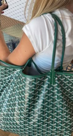 Goyard Tote, Super Rich Kids, Goyard Bag, Fancy Bags, Rich Kids, Stockholm Fashion, Pretty Bags, Sporty And Rich, Mode Inspo