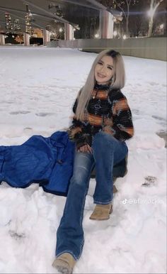 Winter Vaquero Outfits, Vaquera Outfits For Winter, Cute Winter Outfits Latina, Mexican Winter Outfit, Vaquera Winter Outfit, Baile Outfits Jaripeo Winter, Vaquera Outfit Mexican Winter, Winter Jaripeo Outfits