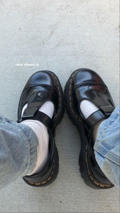 Doctor Martens Outfit, Doc Martens With Jeans, Platform Doc Martens Outfit, Dr Martens Platform Boots, How To Style Doc Martens, Style Doc Martens, Doc Martens Loafers, Martens Loafers, Dr Martens Loafers