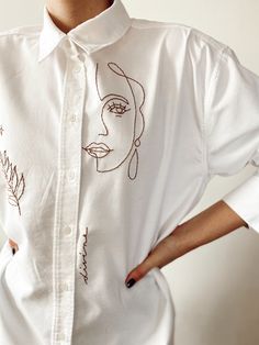 Handmade and handembroidered white shirt Embroidery On Linen Shirt, White Shirt Embroidery Ideas, Hand Embroidery Business, Embroideries Designs, Tshirt Embroidery Ideas, Casual Wedding Suit, Unique Hand Embroidery