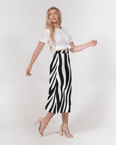 Falda Midi A-Line de Zebra para mujer

 Esta falda midi de línea A de diseñador está confeccionada con una tela de gasa gruesa y tiene un diseño audaz con un llamativo estampado animal de cebra. La silueta A-Line de la falda proporciona un ajuste favorecedor y un movimiento sin esfuerzo, mientras que su tejido suave ofrece una sensación de lujo.

Pulido con una pretina gruesa y cremallera lateral, se ajusta a la cintura y tiene una parte inferior fluida.



corte de línea A

Cremaller White Relaxed Fit Midi Pencil Skirt, White High Waist Casual Pencil Skirt, Casual High Waist White Pencil Skirt, Casual White High Waist Pencil Skirt, Casual High-waist White Pencil Skirt, Chic White Relaxed Pencil Skirt, White Lined Midi Pencil Skirt, White Casual Pencil Maxi Skirt, Casual White Pencil Maxi Skirt