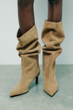 HEELED SUEDE KNEE HIGH BOOTS Long Brown Boots, Zara Fall, Suede Knee High Boots, Slouchy Boots, Suede Boots Knee High, Womens Knee High Boots, Long Boots, Fall Shoes, Zara Shoes