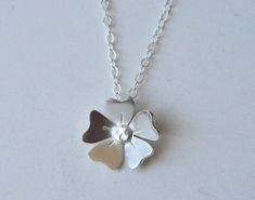 Flower Necklace Silver, Silver Flower Necklace, Necklace Cute, Necklace Flower, Bridesmaid Necklace, Flower Jewelry, Cute Necklace, Tiny Flowers, Jewelry Silver