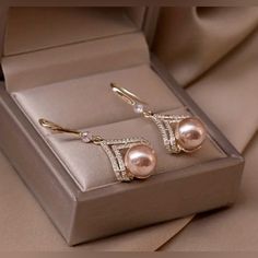 Champagne Pearl Dangling Earrings - Gold Or Rose Gold. Dimensions In Pics. Faux Champagne Pearl In Gold Or Rose Gold Setting With Rhinestones. Be15 Elegant Rose Gold Crystal Earrings, Pink Metal Earrings For Formal Occasions, Elegant Pink Metal Earrings, Formal Pink Metal Earrings, Feminine Rose Gold Pearl Earrings For Party, Sweet Earrings, Color Champagne, Stylish Earring, Trendy Earrings