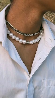 Pearl Necklace Aesthetic Outfit Men, Men Pearl Necklace Outfit, Pearls On Men, Pearl Necklace Boy, Men Accessories Aesthetic, Mens Jewelry Aesthetic, Pearl Necklace Ideas, Pearl Necklace Outfit, Pearls Aesthetic