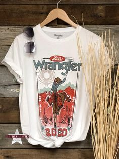 Wrangler Rodeo Tee - Henderson's Western Store Wrangler Shirt, Western Shirts Women, Western Tshirts, Western Tee Shirts, Belle Outfit, Wrangler Shirts, Rodeo Shirts, Western Tops