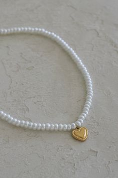 18k Gold Plated Stainless Steel Length: 40cm + 5cm Pendant: 1.46cm Danielle Jonas, Pearl Heart Necklace, Hand Tricks, Pearl Heart, Beach Aesthetic, Beach Girl, Beach Trip, Heart Necklace, Nails Inspiration