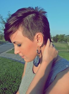 21 Stylish Pixie Haircuts: Short Hairstyles for Girls and Women | PoPular Haircuts Shaved Pixie, Super Short Haircuts, Short Shaved Hairstyles, Longer Pixie Haircut, Shaved Hair Designs, Short Pixie Haircuts, Rock Punk, Undercut Hairstyles, Cute Hairstyles For Short Hair