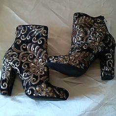 Boots Casual Almond Toe Boots For Party, Casual Ankle Boots For Party, Casual Ankle Boot Heeled Boots For Party, Casual Almond Toe Heeled Boots For Party, Gold Casual Boots For Party, Casual Gold Boots For Party, Casual Ankle Heeled Boots For Party, Casual High Ankle Booties For Party, Casual Party Booties For Fall