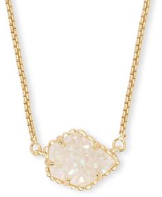 Opt for a bit of geometric flair with the gorgeous drusy pendant of this Kendra Scott Tess necklace. Kendra Scot, Fun Necklaces, Kendra Scott Necklace Elisa, Preppy Jewelry, Beaded Earrings Tutorials, Kendra Scott Necklace, Jewelry Accessories Ideas, Jewelry Lookbook, Trendy Necklaces