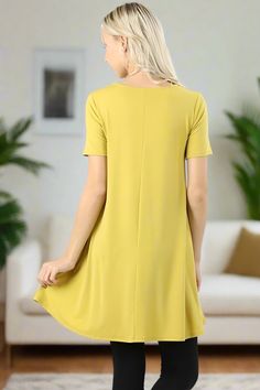 Brighten up your fall wardrobe with our yellow shift dress for Women, a versatile and comfortable piece perfect for any occasion. Made from buttery-soft, stretchy fabric, this short-sleeve dress offers a relaxed fit that moves with you, making it a go-to option for both casual and dressed-up looks. The sunny yellow hue adds a cheerful pop of color to your fall outfits, while the side pockets provide a practical yet stylish touch. Wear it as a standalone dress or layer it over leggings for a chic Shift Dresses For Women, Tops For Women Long, Fall Yellow, Usa Business, Short Sleeve Shift Dress, Lularoe Carly Dress, Shift Dresses, Yellow Outfit, Soft Dress