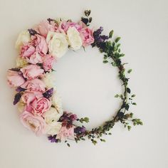 flowers arranged in the shape of a circle