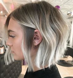 Blonde Highlights Bob Haircut, Highlights Bob, Blonde Highlights Bob, Razored Bob, Bob Haircuts For Fine Hair, Blonde Ends, Choppy Bob Hairstyles, Bob Haircut For Fine Hair, Bob Hairstyles For Fine Hair