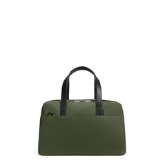 The Medium Everywhere Bag features an asy-access clamshell opening, detachable shoulder strap, and padded laptop sleeve for convenience on the go. Perfect for a night away. Uniform Shop, Suitcase Bag, Bag For Travel, The Medium, Organizing Systems, Laptop Pocket, Overnight Bag, Laptop Sleeve, Travel Essentials