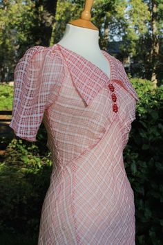 "Bessie-  This beautiful day dress in original sheer 1930s vintage cotton gauze with it's fashionable bias cut and panelling, puff sleeves, large collar, with it's gathering below the bust in a triangle peak and bakelite buttons is a perfect example of the style of the era. The back has a lovely triangle neckline. It can be worn with or without a belt. Approximately a size 12UK/8US/38EU Bust         35.5\"(90 cm) Waist       28.5\" (72.5 cm) Hip           38\"        (96.5 cm) Total dress length    49\" (124.5 cm)" 1920s Cotton Dress, 1930 Summer Dress, Fitted Vintage Dress With Peter Pan Collar For Summer, 40s Mode, 40s Outfits, 1930's Dresses, Vintage Fashion 1930s, 1930 Fashion, 30s Fashion