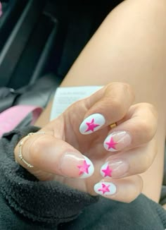 Nail Inspo French Tip With Design, Preppy Star Nails, Pink Star Nail Designs, Star Nails French Tip, Tara Yummy Nails, Pink Nails With Stars, Star Nails Pink, Pink Star Nails