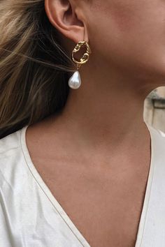 SKYE San Francisco SF shop ethical sustainable modern minimalist luxury women jewelry Spring 2020 Aceline 18K Gold Baroque Pearl Earrings 4 Twisted Ring, Minimalist Luxury, Gold Baroque, Baroque Pearl Earrings, Twist Ring, Luxury Women, Baroque Pearls, Jewelry Pouch, Close Up