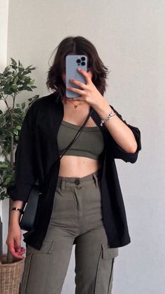 Dresses For Movie Date, How To Style Black Shirt Women, 90s Inspired Outfits, Casual College Outfits, Casual Day Outfits, Minimal Outfit, Causual Outfits, Casual Chic Outfit, My Photos