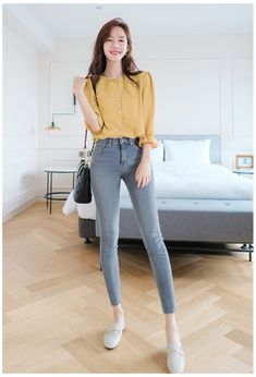 Korean Girl Fashion Casual, Casual Outfits With Jeans, Korean Trends, Outfits With Jeans, Korean Hairstyles, Korean Outfit Street Styles, Korean Casual Outfits, Style Hijab, Elegante Casual